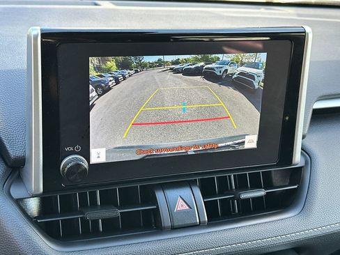 Used 2025 Toyota RAV4 XLE AWD/4WD image 29