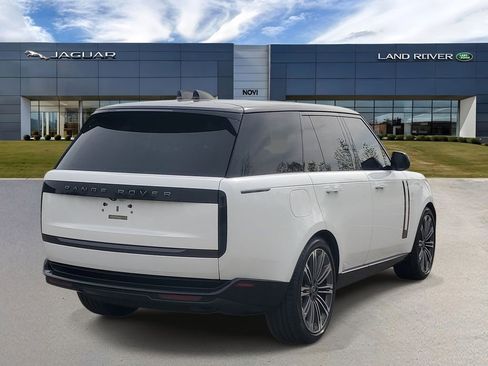 Used 2024 Land Rover Range Rover SE AWD/4WD image 3