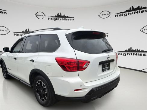 Used 2020 Nissan Pathfinder SL image 3