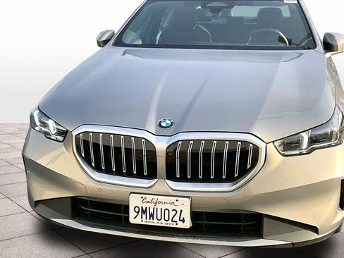 Used 2024 BMW 530i image 3