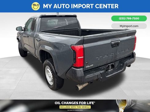 Used 2025 Toyota Tacoma SR image 5
