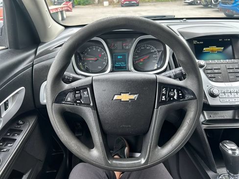 Used 2017 Chevrolet Equinox LS FWD image 22