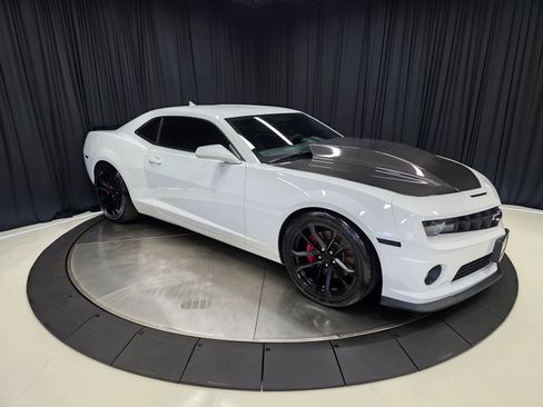 Used 2013 Chevrolet Camaro SS w/ SS Performance Package image 13
