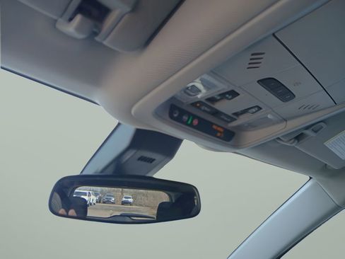 Used 2020 Chevrolet Equinox LT image 23