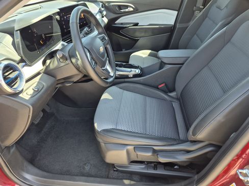 Used 2025 Chevrolet Trax LT w/ LT Convenience Package FWD image 15