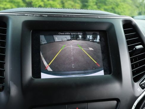 Used 2019 Jeep Cherokee Latitude w/ Popular Appearance Group FWD image 9