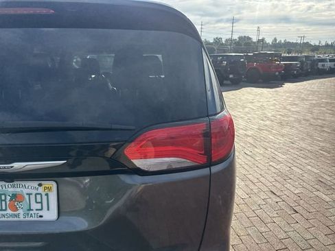 Used 2023 Chrysler Voyager LX FWD image 11