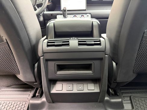 Used 2025 Land Rover Defender 110 X-Dynamic SE AWD/4WD image 18