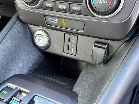 Used 2025 Nissan Leaf S image 17