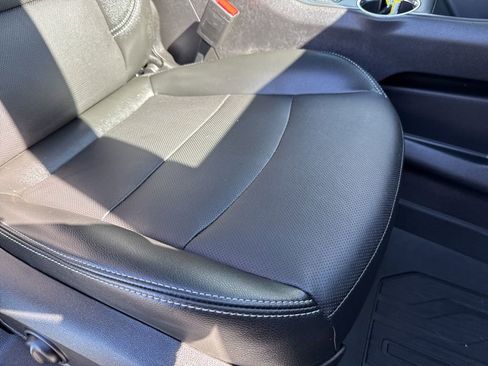 Certified 2024 GMC Terrain SLT w/ Infotainment Package II image 30