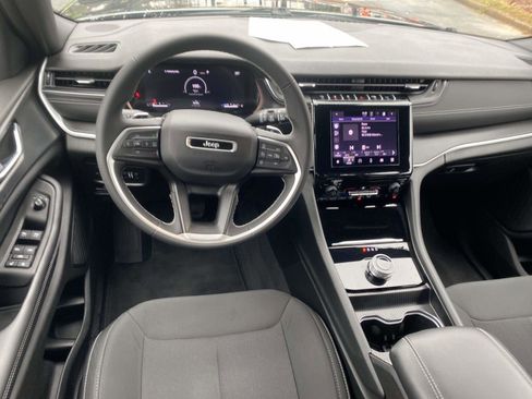 Certified 2024 Jeep Grand Cherokee Laredo image 19