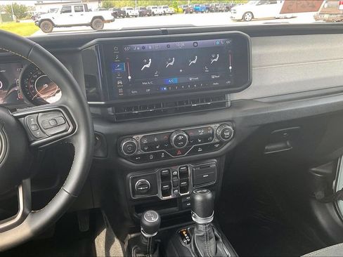Used 2024 Jeep Wrangler Unlimited Sport AWD/4WD image 6