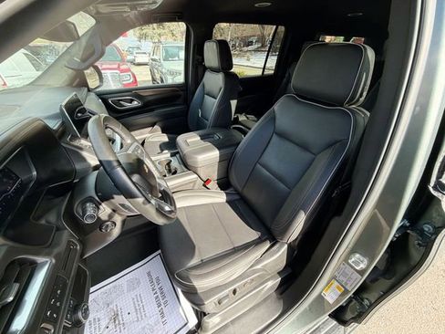 Used 2023 Chevrolet Suburban Premier image 19