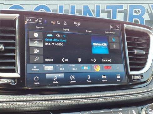 Used 2024 Chrysler Pacifica Touring-L FWD image 18