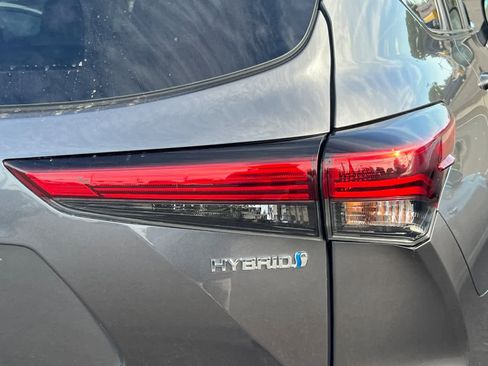 Used 2023 Toyota Highlander LE AWD/4WD image 18