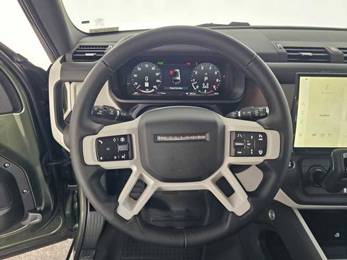New 2026 Land Rover Defender 130 X-Dynamic SE image 24