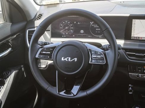 Certified 2026 Kia Seltos EX FWD image 17