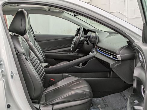 Used 2022 Hyundai Elantra Limited image 24