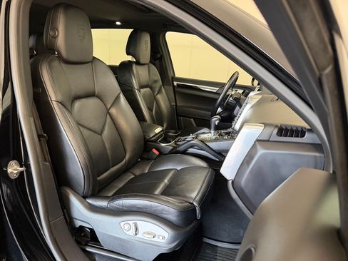 Used 2018 Porsche Cayenne Platinum Edition AWD/4WD image 24