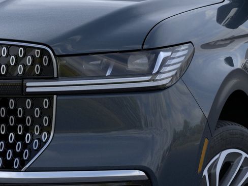 New 2026 Lincoln Navigator L Reserve AWD/4WD image 18