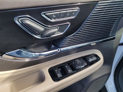 Certified 2022 Lincoln Corsair FWD w/ Equipment Group 101A image 15