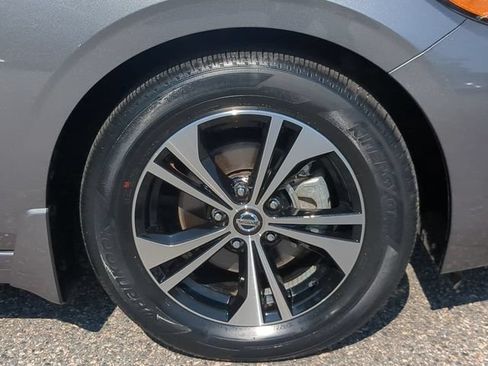 Used 2022 Nissan Sentra SV w/ All-Weather Package FWD image 10