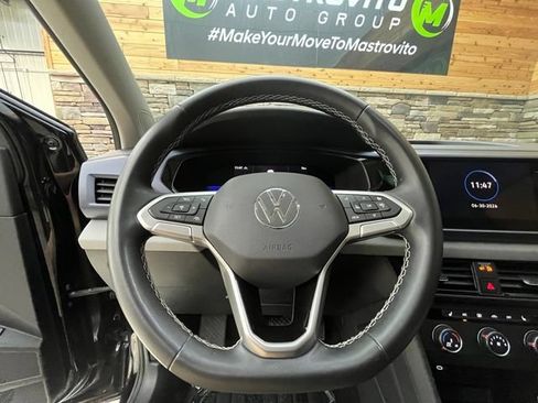 Used 2022 Volkswagen Taos SE w/ Panoramic Sunroof Package AWD/4WD image 20