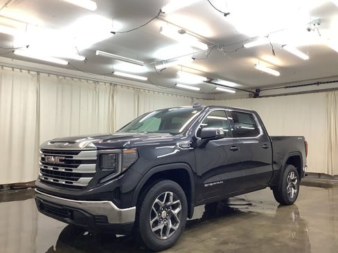 New 2026 GMC Sierra 1500 SLE image 1