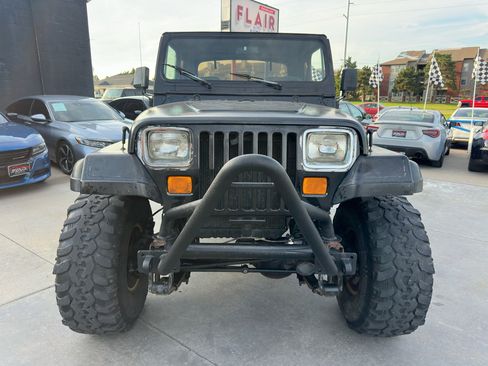 Used 1989 Jeep Wrangler Laredo image 2