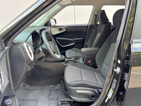 Used 2021 Kia Soul LX FWD image 15