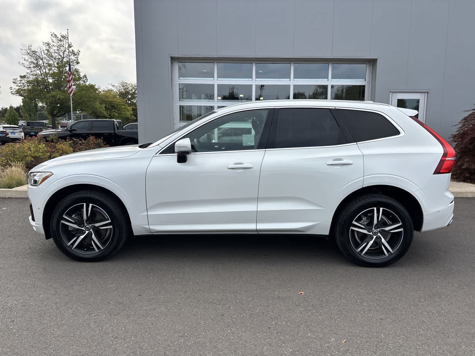 Used 2018 Volvo XC60 T6 R-Design w/ Convenience Package AWD/4WD image 2