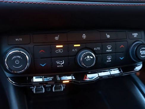 Used 2023 Dodge Durango GT RWD image 32
