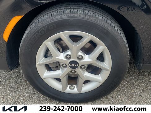 Certified 2023 Kia Soul LX w/ LX Technology Package FWD image 5