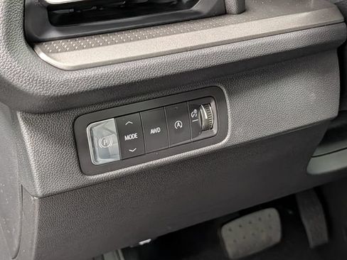 New 2026 Chevrolet Traverse LT w/ Sun and Wheel Package AWD/4WD image 18