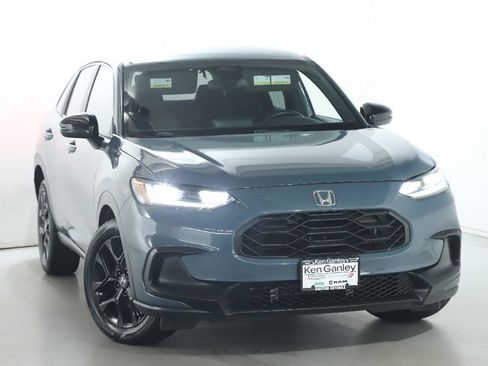 Used 2023 Honda HR-V Sport image 2
