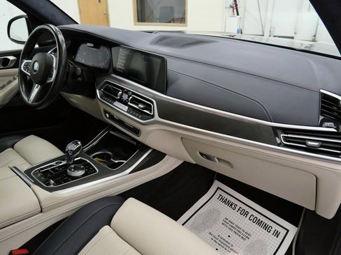 Used 2022 BMW X7 M50i image 18