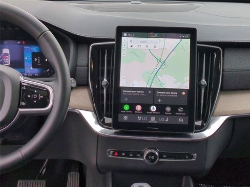 Certified 2025 Volvo XC90 B6 Plus AWD/4WD image 15