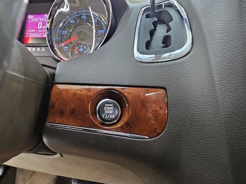 Used 2013 Chrysler Town & Country Limited w/ Luxury Group FWD image 36