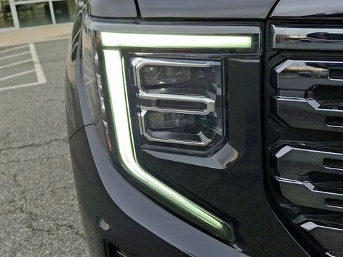 Used 2023 GMC Sierra 1500 Denali Ultimate image 9