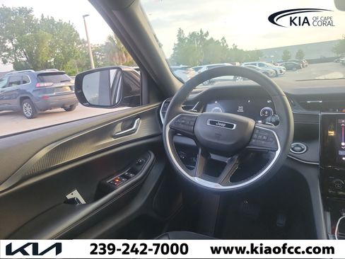 Used 2023 Jeep Grand Cherokee L Laredo AWD/4WD image 20