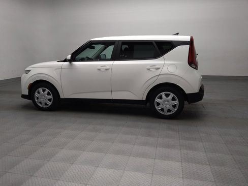 Used 2022 Kia Soul LX image 3