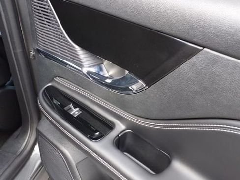 Used 2021 Lincoln Corsair AWD image 22