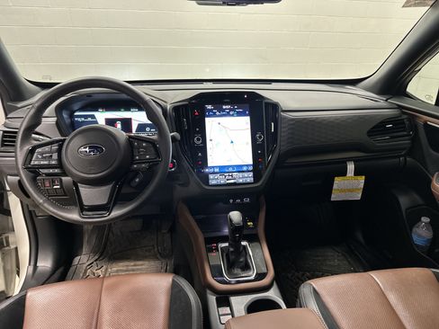 Used 2025 Subaru Forester Touring AWD/4WD image 29
