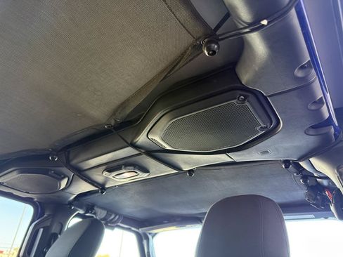 Used 2018 Jeep Wrangler Unlimited Rubicon AWD/4WD image 25