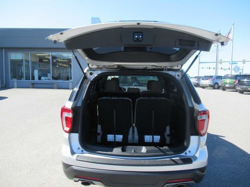 Used 2018 Ford Explorer XLT AWD/4WD image 17