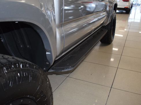 Used 2017 Toyota Tacoma TRD Off-Road image 14