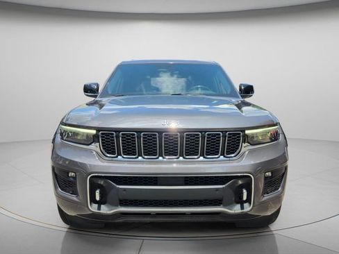 Used 2022 Jeep Grand Cherokee Overland w/ Luxury Tech Group IV RWD image 4