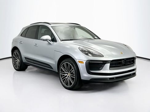Used 2026 Porsche Macan AWD/4WD image 9