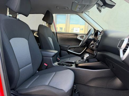 Used 2023 Kia Soul LX FWD image 17