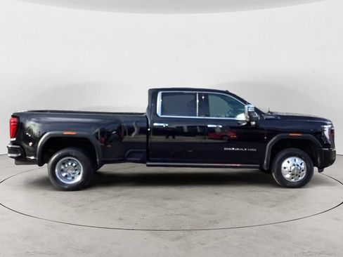 Used 2024 GMC Sierra 3500 Denali Ultimate AWD/4WD image 6